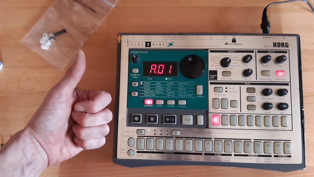 KORG ES-1 Knobs repair-9